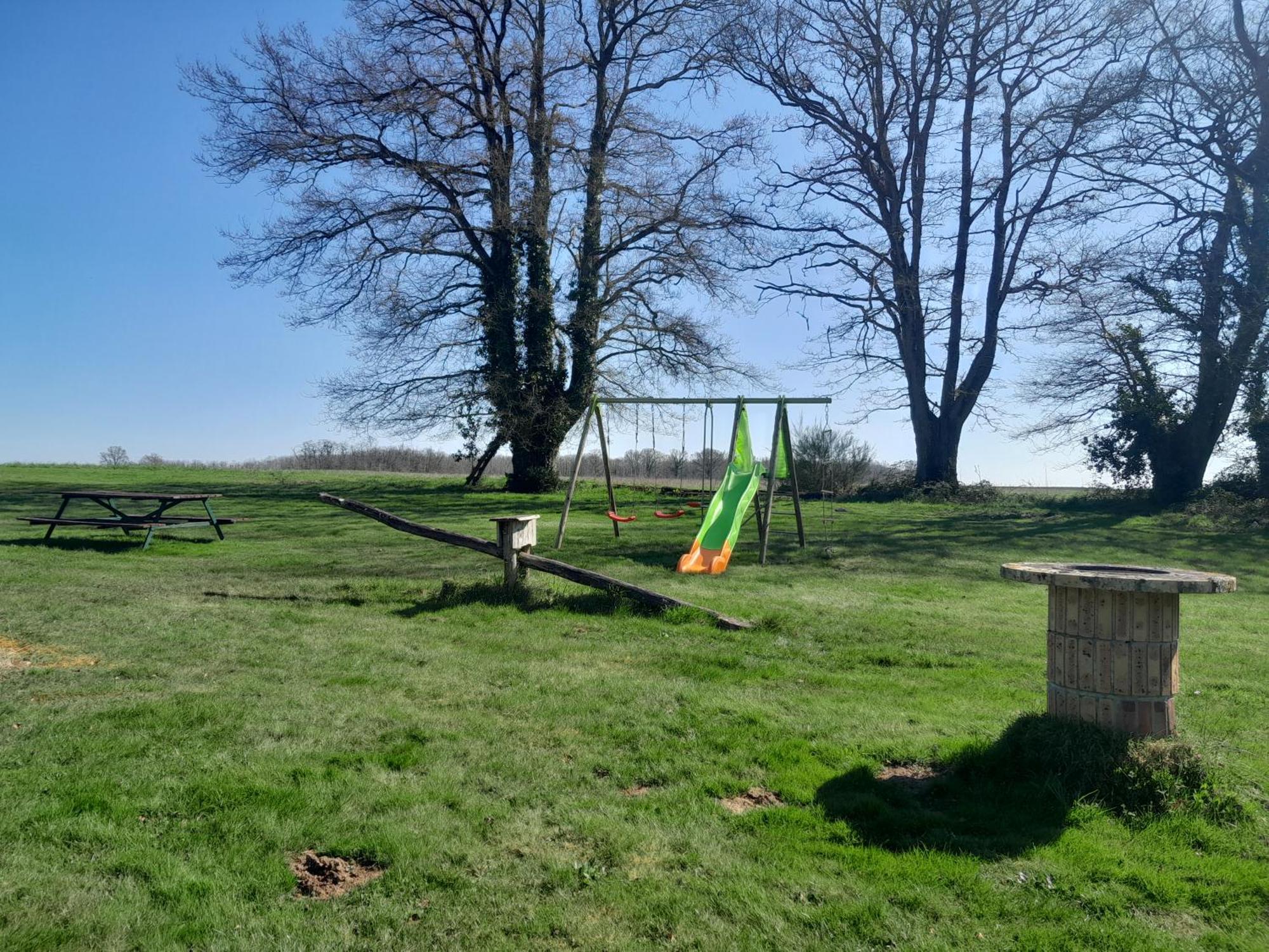 Gites A L'Ombre Des Chenes Châteauvieux Buitenkant foto
